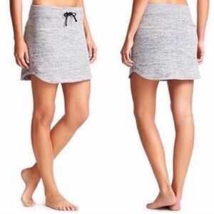 Athleta Downplay Heather Gray Mini Skirt. Women’s size M